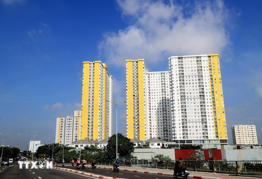 Chung cư trên đường Võ Văn Kiệt, quận Bình Tân, Thành phố Hồ Chí Minh. (Ảnh: Hồng Đạt/TTXVN) Chung cư trên đường Võ Văn Kiệt, quận Bình Tân, Thành phố Hồ Chí Minh. (Ảnh: Hồng Đạt/TTXVN)