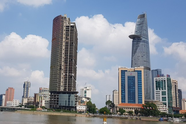 Trong thời gian ngắn, giá nhà ở, đặc biệt là giá căn hộ sẽ tiếp tục tăng do nguồn cung mới trên thị trường còn hạn chế. Trong thời gian ngắn, giá nhà ở, đặc biệt là giá căn hộ sẽ tiếp tục tăng do nguồn cung mới trên thị trường còn hạn chế.