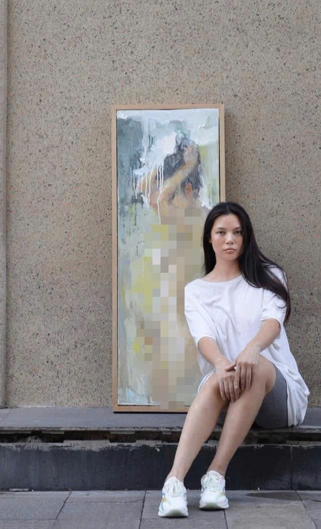 Họa sĩ Sophie Trịnh cùng tác phẩm của mình Họa sĩ Sophie Trịnh cùng tác phẩm của mình