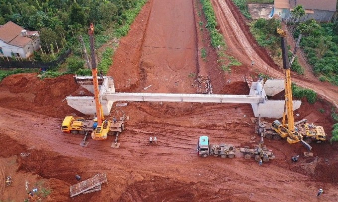 Công trường cao tốc Khánh Hòa-Buôn Ma Thuột. Ảnh: Ngọc Oanh/Nguồn vnexpress.net Công trường cao tốc Khánh Hòa-Buôn Ma Thuột. Ảnh: Ngọc Oanh/Nguồn vnexpress.net