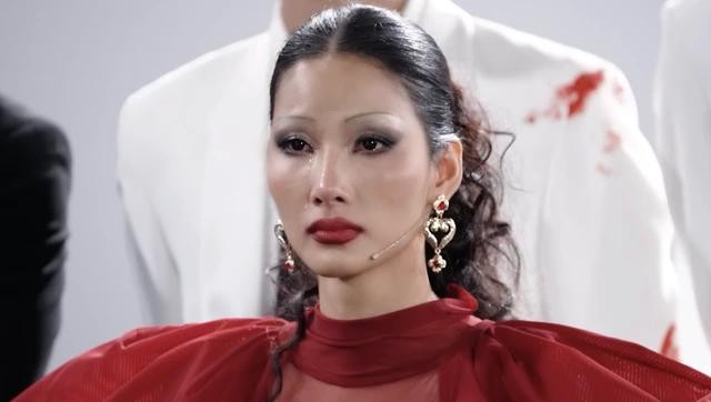 Hoàng Thùy khóc trong tập 4 The Next Gentleman vì cho rằng giám khảo khó tính với đội mình Hoàng Thùy khóc trong tập 4 The Next Gentleman vì cho rằng giám khảo khó tính với đội mình