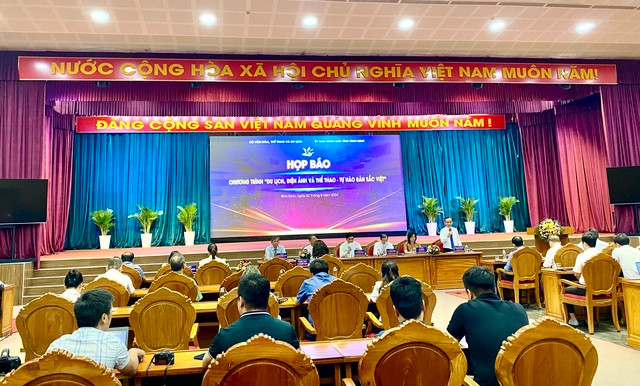 Quang cảnh buổi họp báo Quang cảnh buổi họp báo