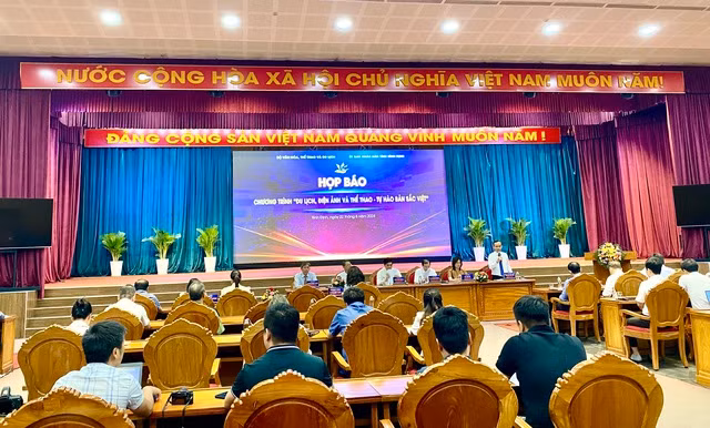 Quang cảnh buổi họp báo