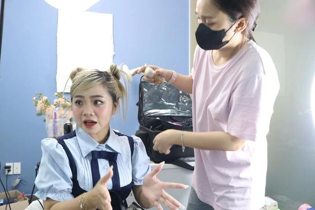 Trước khi vào sóng livestream, KOC phải đến trước ít nhất 3 - 4 tiếng để chuẩn bị