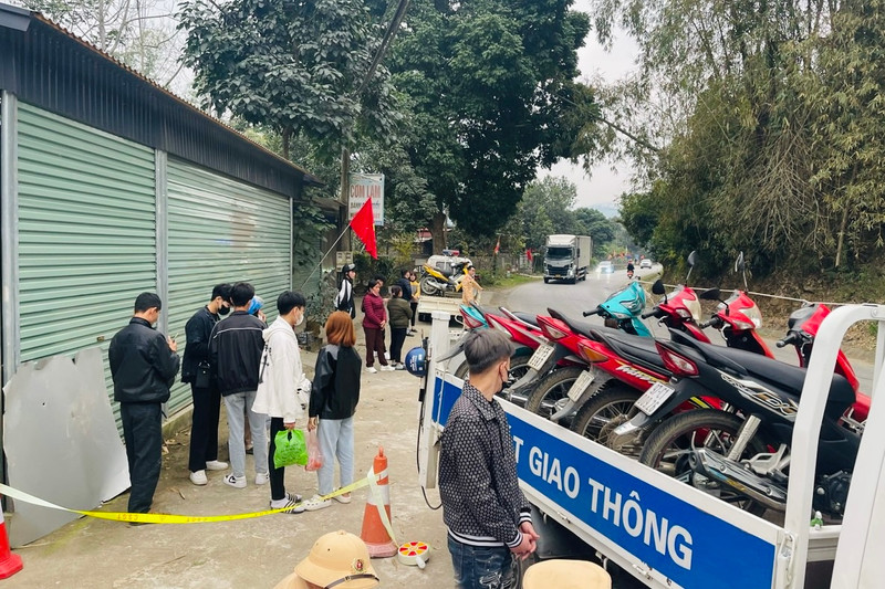 Nhiều trường hợp lứa tuổi học sinh vi phạm trật tự an toàn giao thông trong đó chủ yếu là chưa đủ tuổi điều khiển phương tiện. Ảnh: Nguồn baobackan Nhiều trường hợp lứa tuổi học sinh vi phạm trật tự an toàn giao thông trong đó chủ yếu là chưa đủ tuổi điều khiển phương tiện. Ảnh: Nguồn baobackan