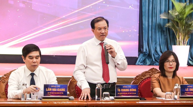 Thứ trưởng Bộ VH-TT-DL Tạ Quang Đông phát biểu tại buổi họp báo Thứ trưởng Bộ VH-TT-DL Tạ Quang Đông phát biểu tại buổi họp báo