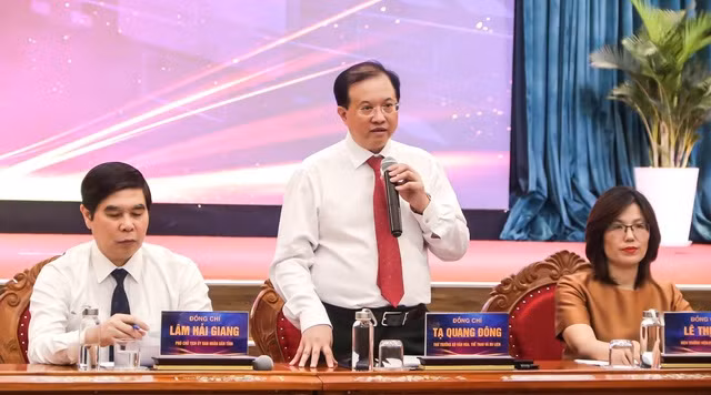 Thứ trưởng Bộ VH-TT-DL Tạ Quang Đông phát biểu tại buổi họp báo