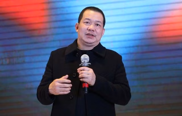 Đạo diễn Lương Đình Dũng cho rằng trong sự việc, không có ai đúng, ai sai vì "làm phim nó là như thế".