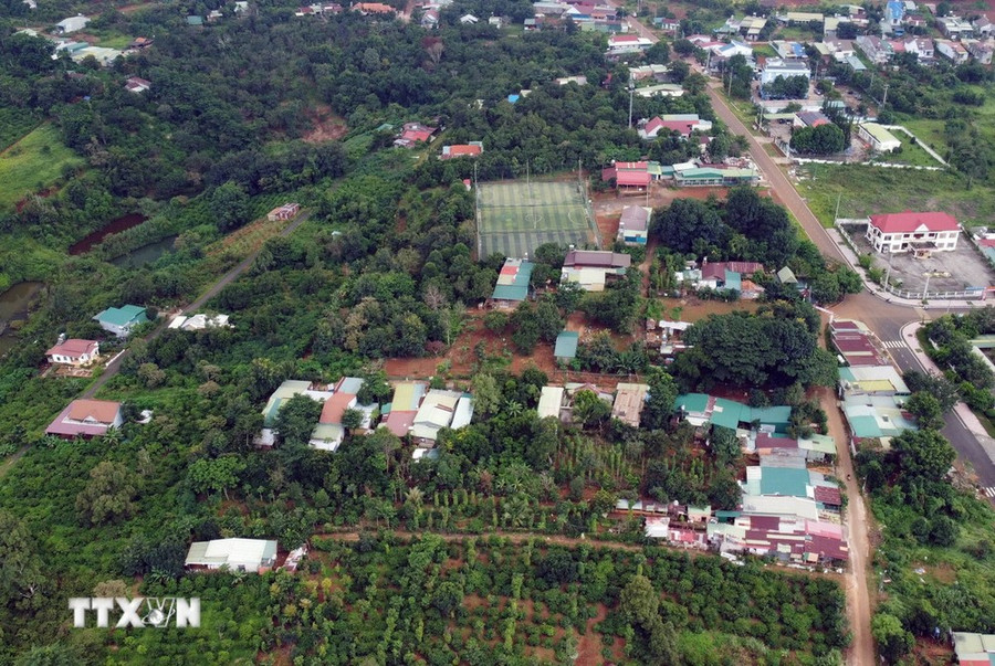 Nhiều dự án chậm triển khai khiến người dân trong vùng quy hoạch điêu đứng vì hầu hết các quyền liên quan tới sử dụng đất đều bị “treo”. Ảnh: Ngọc Minh/TTXVN Nhiều dự án chậm triển khai khiến người dân trong vùng quy hoạch điêu đứng vì hầu hết các quyền liên quan tới sử dụng đất đều bị “treo”. Ảnh: Ngọc Minh/TTXVN