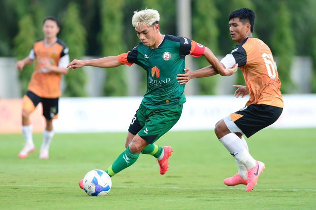 Chia tay nhiều trụ cột nhưng Bình Định vẫn sở hữu không ít ngôi sao như Cao Văn Triền (trái) Chia tay nhiều trụ cột nhưng Bình Định vẫn sở hữu không ít ngôi sao như Cao Văn Triền (trái)