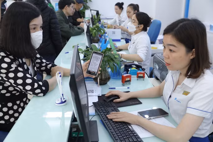 Đến sáng 31-3, đã có có 1,99 triệu thuê bao chuẩn hóa thông tin cá nhân. Ảnh: Hồng Hưng