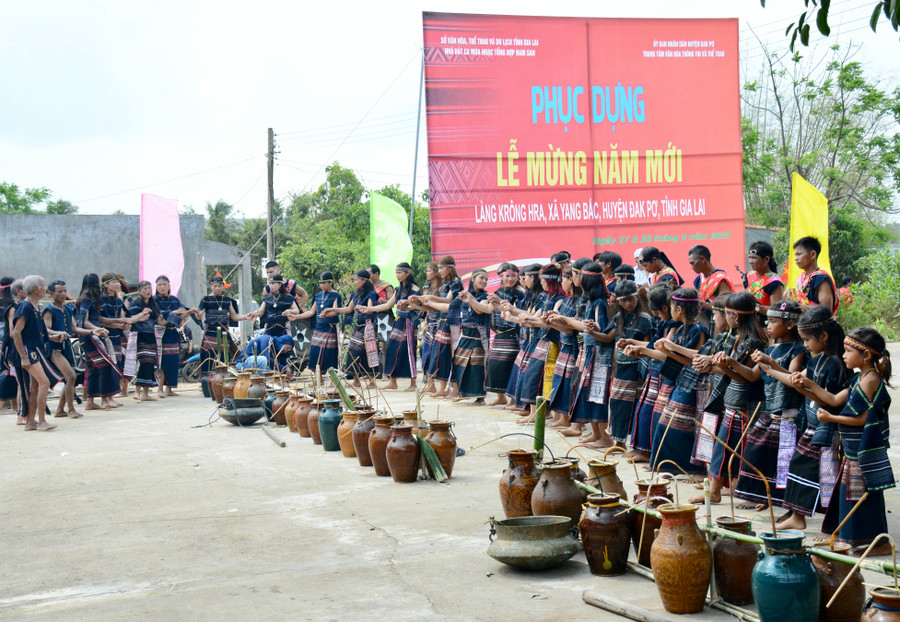 Lễ mừng năm mới của đồng bào Bahnar. Ảnh: Lam Nguyên Lễ mừng năm mới của đồng bào Bahnar. Ảnh: Lam Nguyên