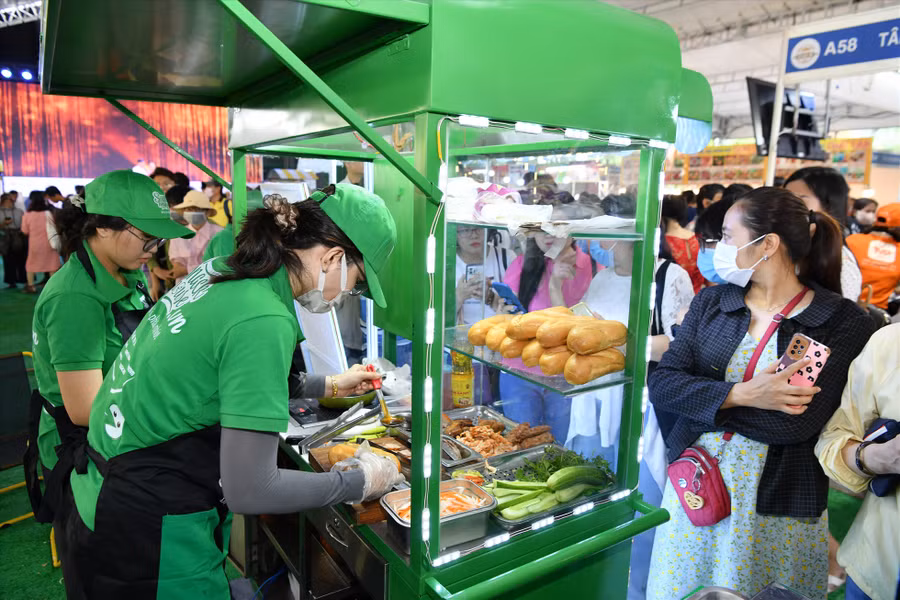 Lễ hội quy tụ 120 gian hàng, với sự tham gia của các đơn vị nhà hàng, tiệm bánh mì, nhà cung cấp hàng đầu tại Thành phố Hồ Chí Minh và cả nước cũng như các nhà cung cấp nước ngoài.