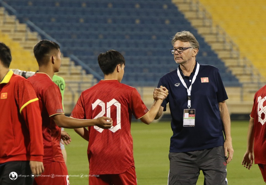 Huấn luyện viên Troussier có thêm thời gian để tìm kiếm nhân sự cho U23 Việt Nam, chuẩn bị cho SEA Games 32. Ảnh: VFF Huấn luyện viên Troussier có thêm thời gian để tìm kiếm nhân sự cho U23 Việt Nam, chuẩn bị cho SEA Games 32. Ảnh: VFF