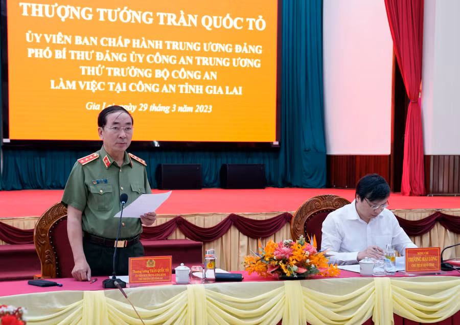 Thượng tướng Trần Quốc Tỏ-Ủy viên Ban Chấp hành Trung ương Đảng, Phó Bí thư Đảng ủy Công an Trung ương, Thứ trưởng Bộ Công an chủ trì buổi làm việc tại Công an tỉnh Gia Lai. Ảnh: Lê Ánh