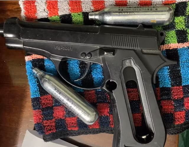 Khẩu súng phát hiện tại nơi ở của Lê Xuân Viễn. Ảnh: Công an Bình Định cung cấp