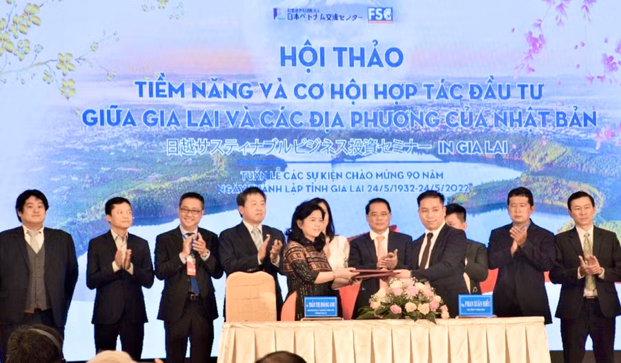 Hợp tác xã mật ong Phương Di Ia Grai ký kết với hợp tác với Công ty Akira Japan để cung ứng mật ong. Ảnh: Vũ Thảo