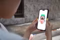 Người dùng thực hiện quét khuôn mặt để xác thực thông tin chính chủ cho SIM di động