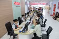 Người dân khẩn trương đến các điểm giao dịch để chuẩn hóa thông tin, tránh nguy cơ bị tạm dừng dịch vụ viễn thông chiều đi sau ngày 15-6-2026