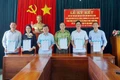 Đại diện lãnh đạo Hạt Kiểm lâm khu vực Ia Grai và UBND 5 xã ký kết quy chế phối hợp. Ảnh: N.D