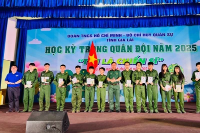 Gia Lai: Trao giấy chứng nhận hoàn thành chương trình Học kỳ trong quân đội cho 120 chiến sĩ “nhí”