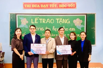 Tặng “Phòng tin học cho em” tại Trường Tiểu học Đak Tơ Ver điểm trường làng Krăh