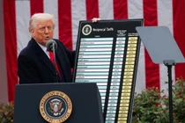 Mỹ dưới thời Trump: Dùng thuế quan viết lại trật tự thương mại quốc tế