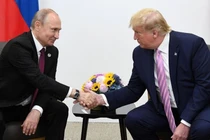 Hòa bình Ukraine trên bàn Alaska: Mỹ-Nga nói chuyện, Kiev đứng ngoài 