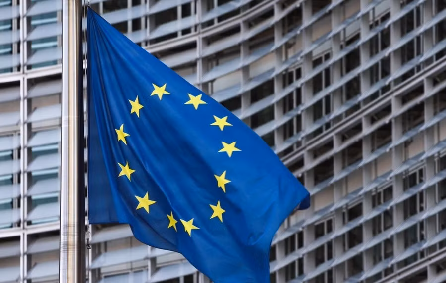 co-cua-eu-truoc-tru-so-uy-ban-chau-au-o-bi-anh-afp.jpg