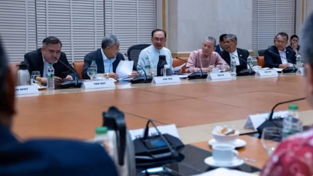 thu-tuong-malaysia-chu-tri-cuoc-hop-cua-trung-tam-chi-huy-dia-kinh-te-quoc-gia-ngay-4-4-anh-instagram.png
