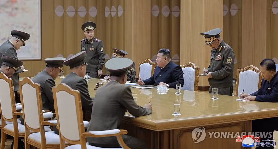 lanh-dao-trieu-tien-hop-khan-sau-vu-thiet-bi-bay-khong-nguoi-lai-xam-nhap-lanh-tho-anh-yonhap-3807.jpeg
