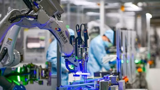robot-tham-gia-lap-rap-may-tinh-tai-nha-may-o-triet-giang-trung-quoc-anh-vcg.jpg