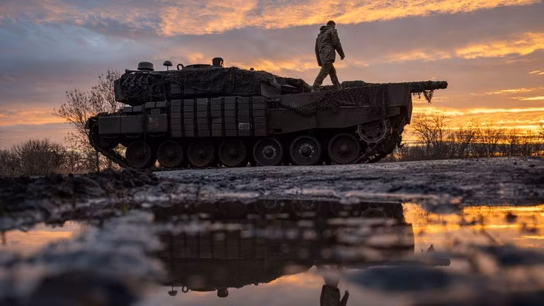 binh-sy-ukraine-van-hanh-xe-tang-gan-tien-tuyen-donbass-cuoi-thang-12-2024-anh-getty.jpg