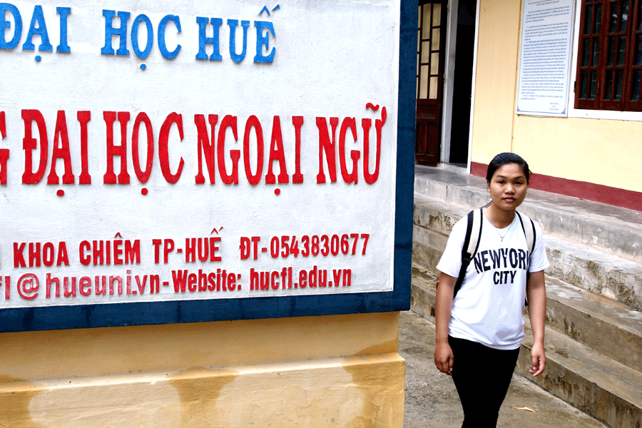 Phạm Thị Sáu-tân sinh viên của Trường đại học Ngoại ngữ Huế. Ảnh: M.N Phạm Thị Sáu-tân sinh viên của Trường đại học Ngoại ngữ Huế. Ảnh: M.N