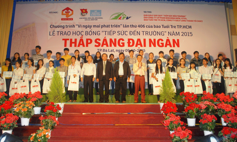 Tân sinh viên Gia Lai và Kon Tum tại lễ trao học bổng. Ảnh: Ngô Khắc Lịch Tân sinh viên Gia Lai và Kon Tum tại lễ trao học bổng. Ảnh: Ngô Khắc Lịch