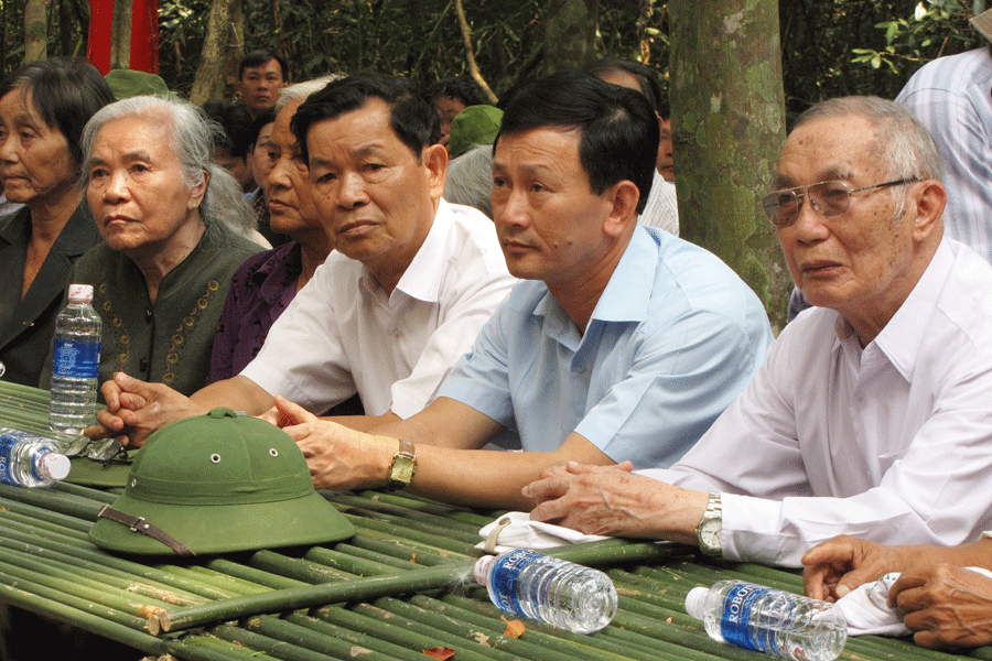 Cán bộ lãnh đạo của tỉnh Gia Lai qua các thời kỳ tại căn cứ K10. Ảnh: H.T