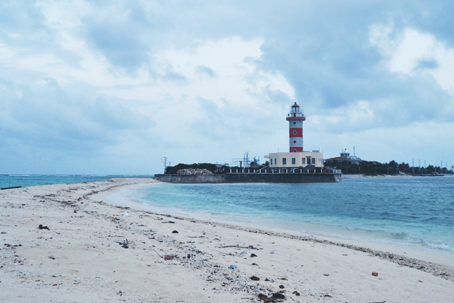 Ngọn hải đăng đảo Nam Yết. Ảnh: Lê Nam Ngọn hải đăng đảo Nam Yết. Ảnh: Lê Nam