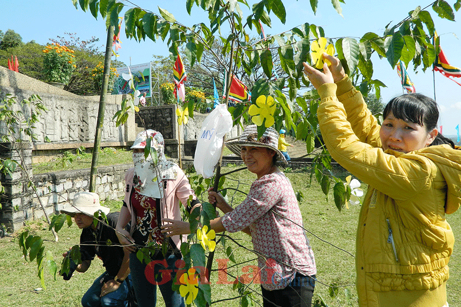 Thi trang trí hoa Xuân