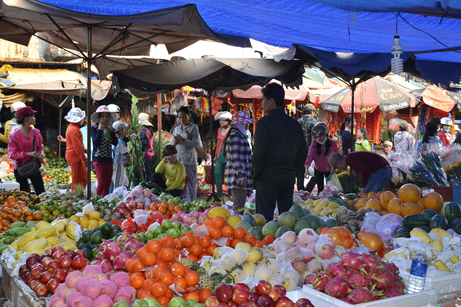 Hàng hóa còn lại khá nhiều dù đã là chiều 29 Tết. Ảnh: Lê Hòa Hàng hóa còn lại khá nhiều dù đã là chiều 29 Tết. Ảnh: Lê Hòa