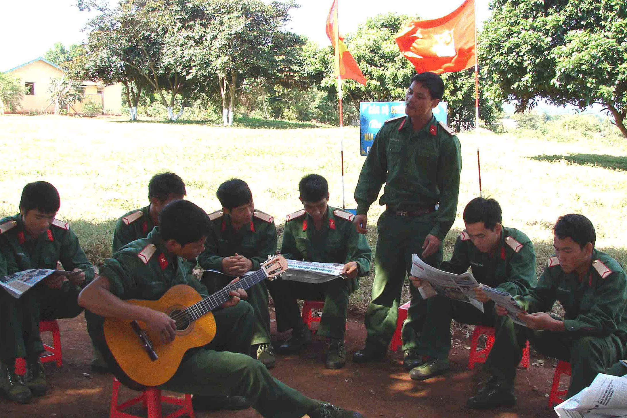 Cán bộ, chiến sĩ Trung đoàn 48-Sư đoàn 320 trên thao trường những ngày giáp Tết Nguyên đán. Ảnh: Anh Huy Cán bộ, chiến sĩ Trung đoàn 48-Sư đoàn 320 trên thao trường những ngày giáp Tết Nguyên đán. Ảnh: Anh Huy