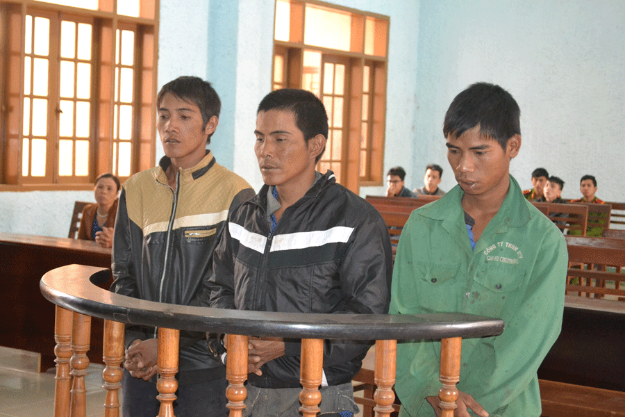 Rơ Châm Bia, Rơ Châm Sanh và Rơ Lan Kún (từ trái sang phải). Ảnh: H.C