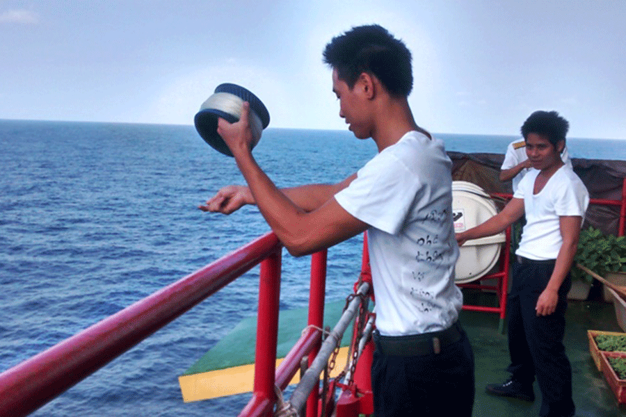 Thi câu cá ở nhà giàn Phúc Nguyên.