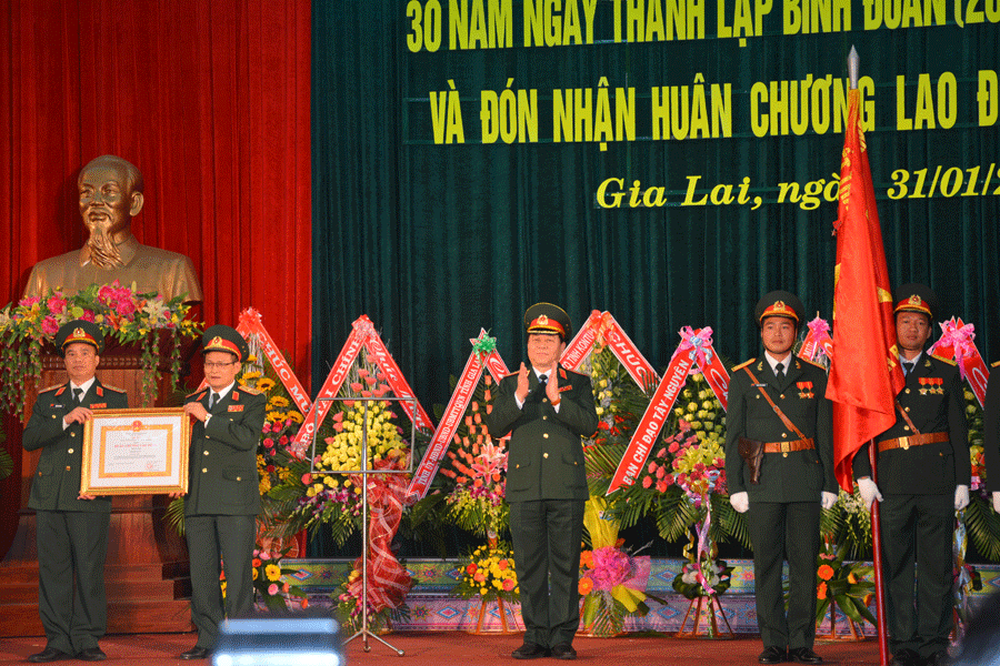 Binh đoàn 15 vinh dự được Chủ tịch nước tặng thưởng Huân chương Lao động hạng nhất. Ảnh: Trần Dung Binh đoàn 15 vinh dự được Chủ tịch nước tặng thưởng Huân chương Lao động hạng nhất. Ảnh: Trần Dung