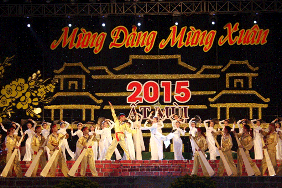 Văn nghệ mừng Xuân Ất Mùi tại thành phố Huế. Văn nghệ mừng Xuân Ất Mùi tại thành phố Huế.