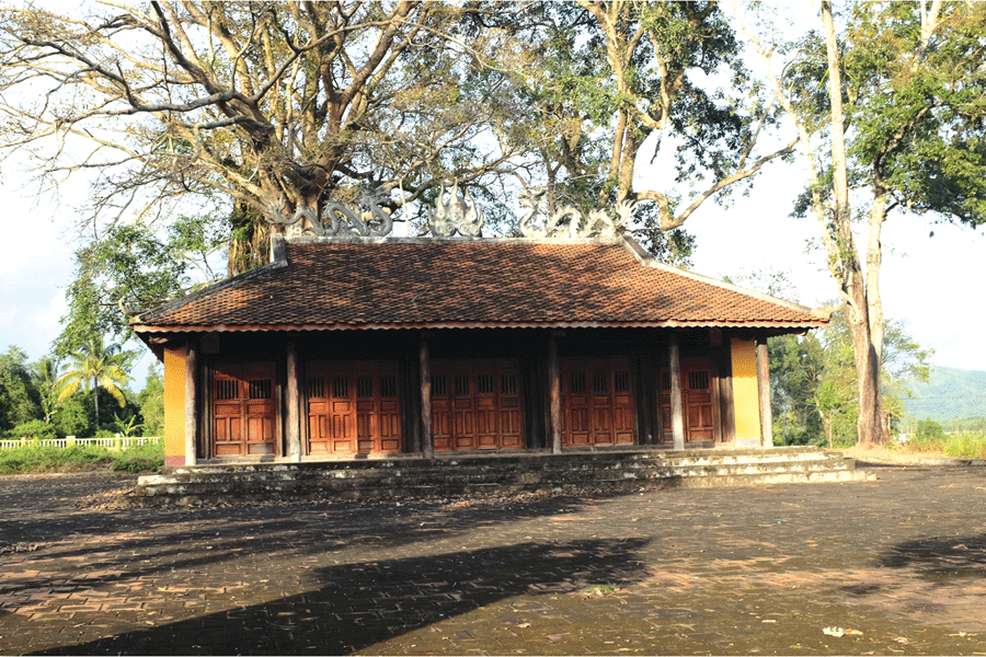  Đình Tân Lai hình thành cách đây gần 200 năm vẫn còn giữ nguyên vẹn kiến trúc cổng đình cổ. Ảnh: Hoàng Ngọc