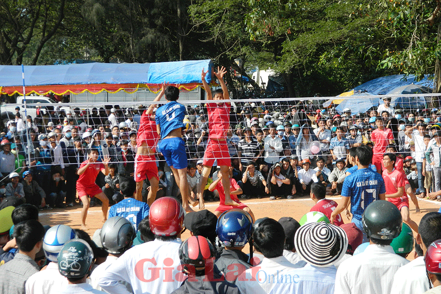  Thi đấu bóng chuyền