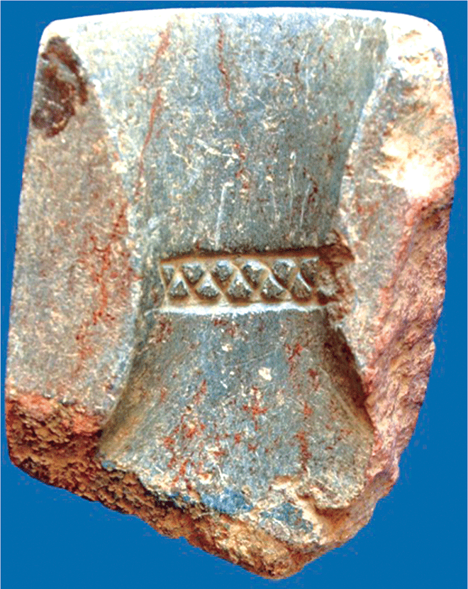 Khuôn đúc rìu đồng Kbang.