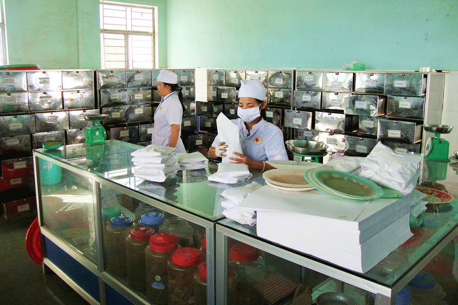 Khoa Dược-Bệnh viện Y dược Cổ truyền và Phục hồi chức năng tỉnh. Ảnh: L.N