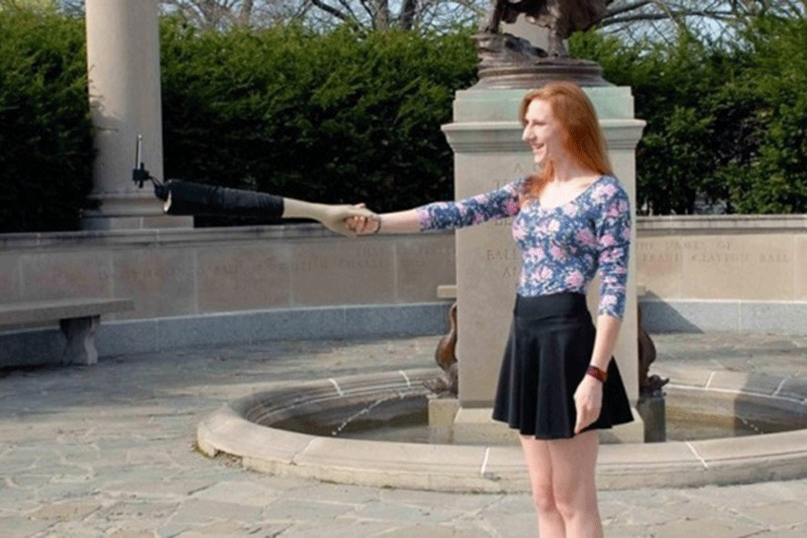  “Cánh tay tự sướng” (Selfie arm). (nguồn: internet)