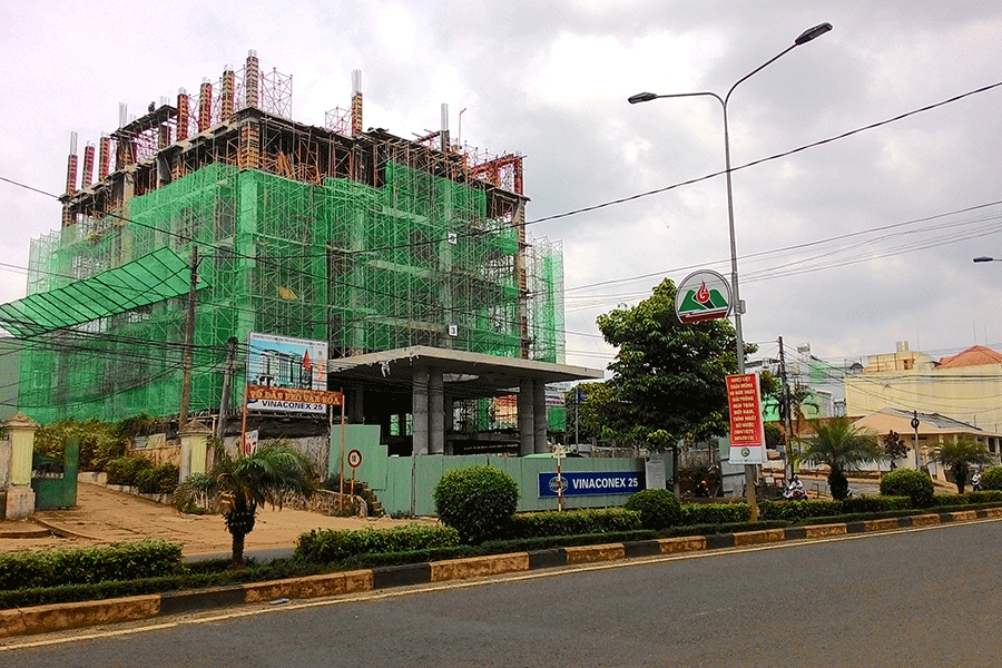 Công trình xây dựng Cục Hải Quan Gia Lai-Kon Tum hiện đang tạm dừng thi công. Ảnh: N.Y Công trình xây dựng Cục Hải Quan Gia Lai-Kon Tum hiện đang tạm dừng thi công. Ảnh N.Y